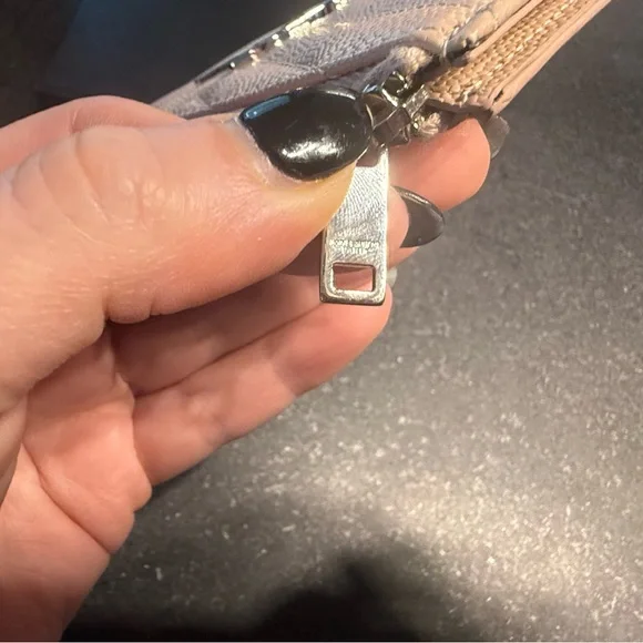 Saint Laurent Zip Card Holder in grain de poudre leather, (pink/silver) - Picture 7 of 15